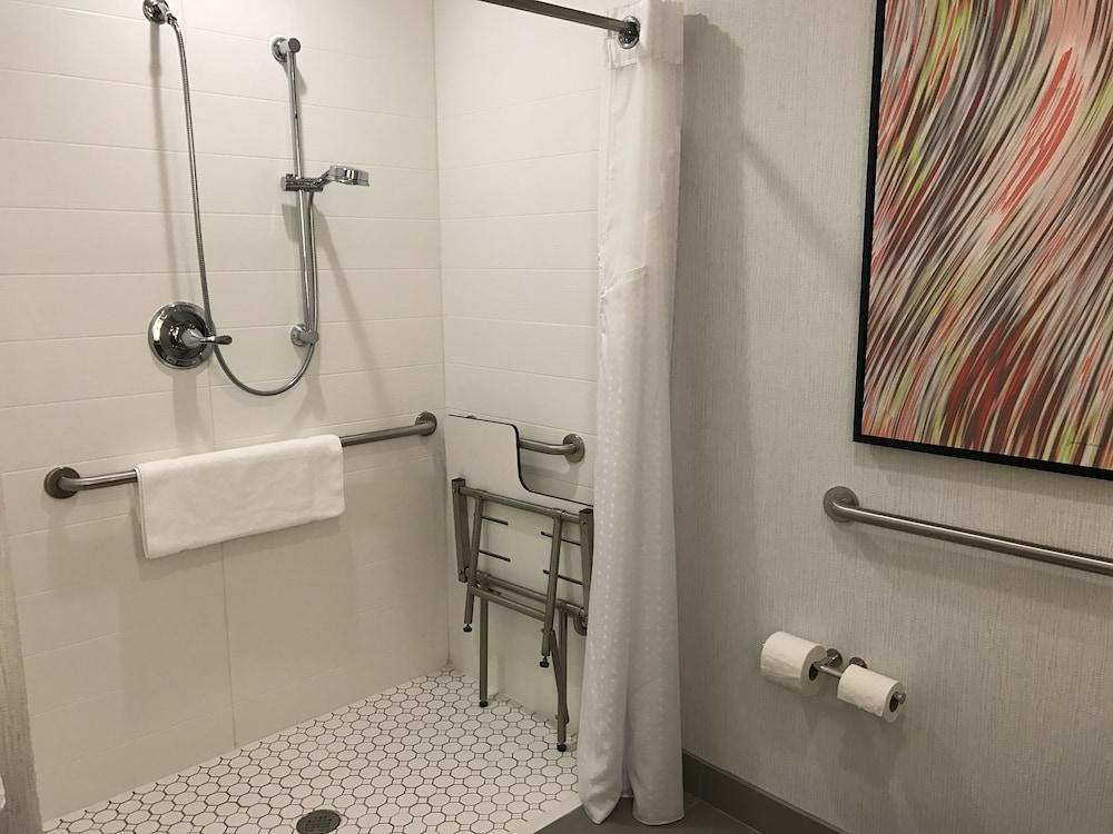 Hotel - North College Area By Ihg 3*